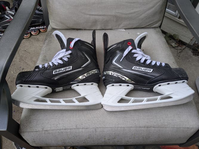 Used Senior Bauer Vapor X3.5 Hockey Skates Regular Width 7.5