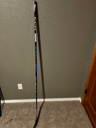New Intermediate CCM Left Hand P28 Jetspeed FT7 Pro Hockey Stick