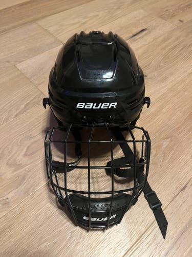Used Small Bauer Re-Akt 85 Helmet