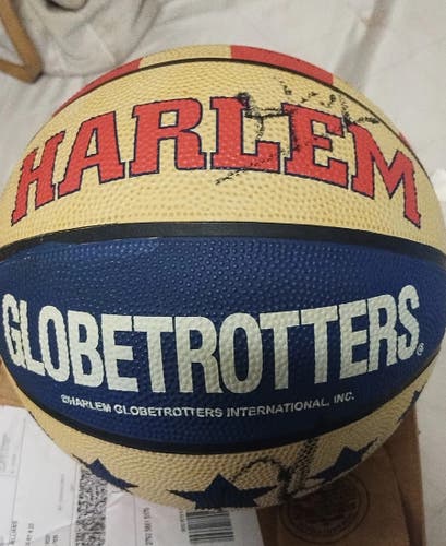 Harlem Globetrotters signed Baden basketball