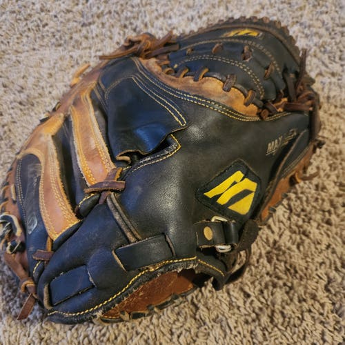 Mizuno Right Hand Throw Catcher's Max Flex Pro Series Baseball Glove 33" Broken in, Game Ready