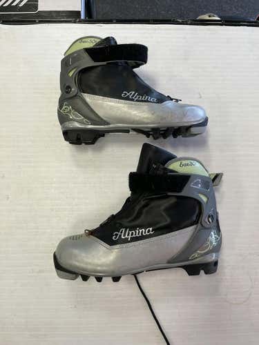 Used Alpina W 06 Jr 04-04.5 Women's Cross Country Ski Boots