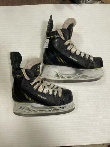 Used Ccm 3052 Junior 01.5 Ice Hockey Skates