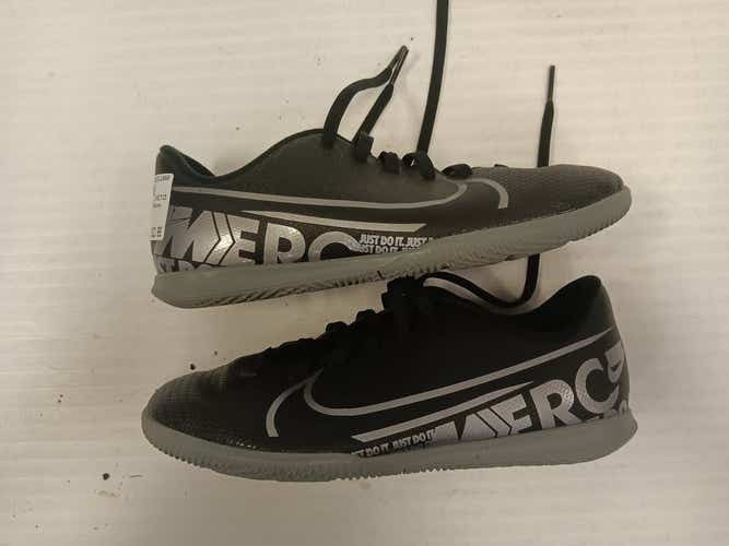 Used Nike Junior 03 Indoor Soccer Indoor Cleats