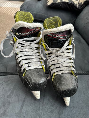 Used Junior Bauer Extra Wide Width Size 2.5 Vapor X2.9 Hockey Skates