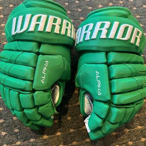 Like New Warrior Alpha DX Pro Gloves 13" Pro Stock - Toronto Maple Leafs