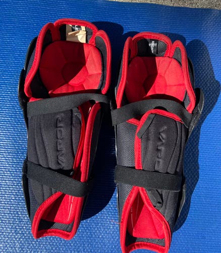 Bauer Vapor X 700 12” shin guards