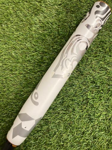 2023 DeMarini Whisper Fastpitch Bat (-10) Composite 23 oz 33"