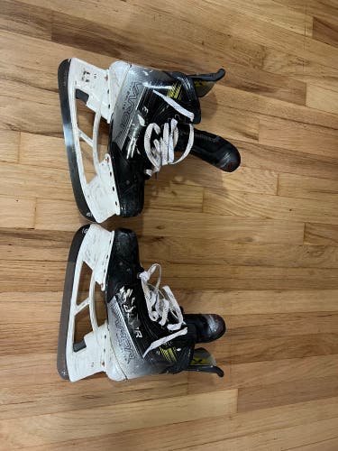 Used Senior Bauer  8 Vapor Hyperlite 2 Hockey Skates