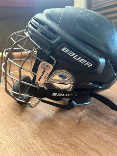 Used Medium Bauer 7500 Helmet