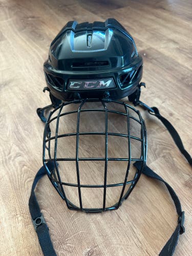 Used Medium CCM Fitlite 3DS Helmet