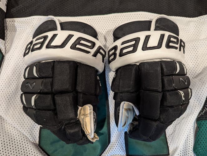 Bauer Nexus 2N Hockey Gloves