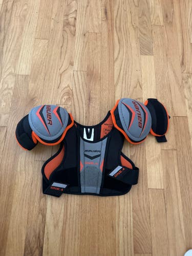 Used Medium Youth Bauer Supreme One.4 Shoulder Pads