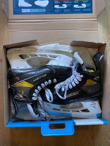 Bauer Supreme 3S Pro Hockey Skates Size 4.0 Fit 2