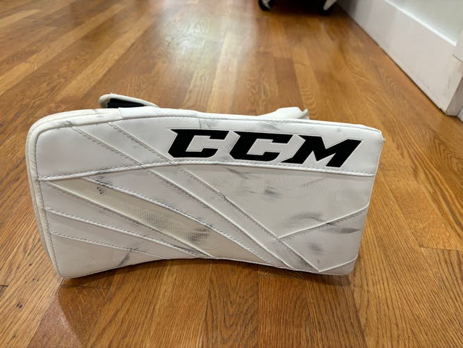 Used CCM EFLEX 5.5 Glove and Blocker Full Right