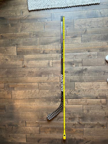 Bauer Vapor Hyperlite P92 Right Hand Jr hockey stick 30 Flex