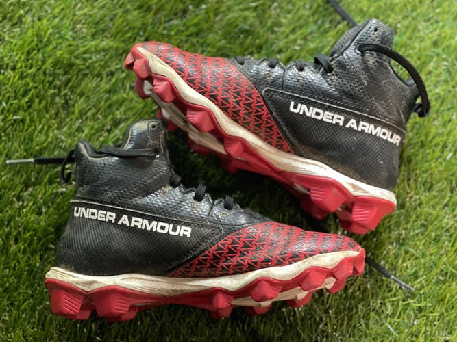 Under Armour Boy’s Baseball Cleat Size 2.5Y