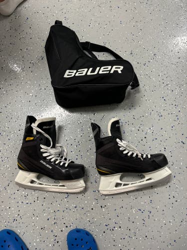 New Senior Bauer Regular Width  11.5 Supreme 140 Hockey Skates