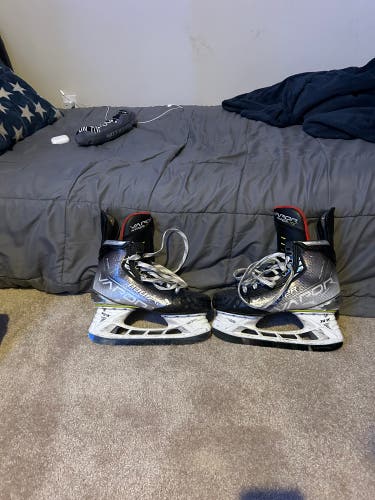 Bauer Hyperlite Hockey Skates