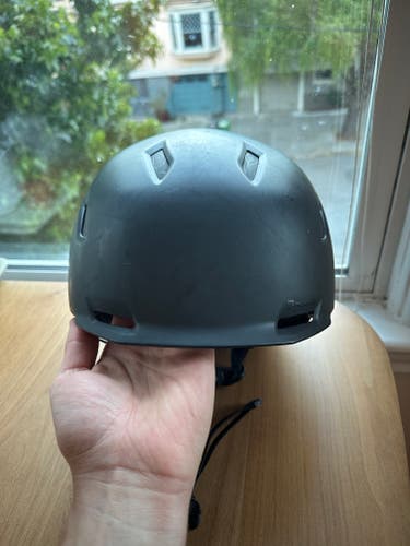 Used Large Marker Helmet. Comfy, secure google strap, adjustable vents, magnetic buckle.