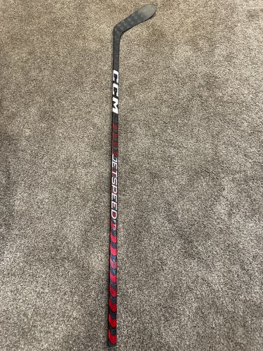 New Intermediate CCM Right Handed P28  JetSpeed FT5 Pro Hockey Stick