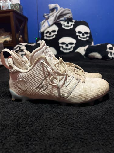 White Used Unisex Mid Top Molded Cleats Freeze 4.0