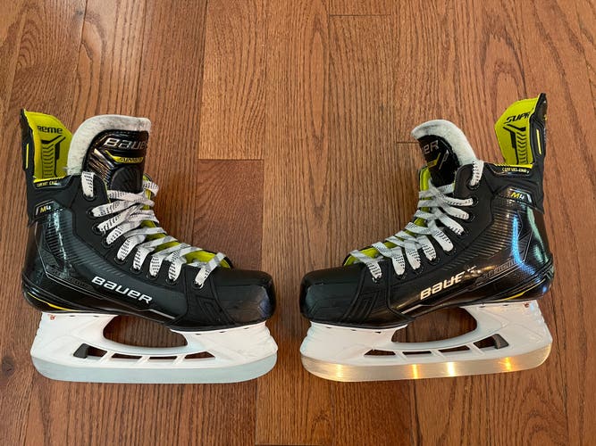 Used Intermediate Bauer Regular Width Size 5.5 Supreme M4 Hockey Skates