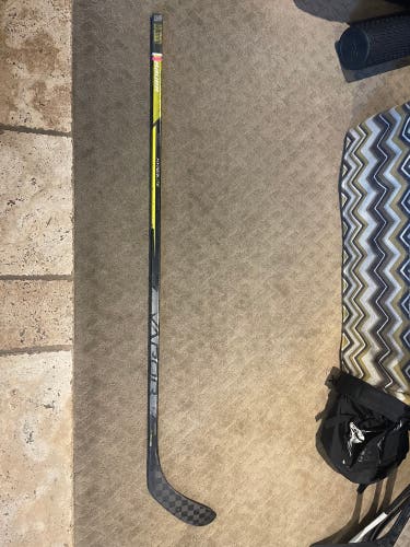 Used Bauer Right Handed P28 Pro Stock Vapor Hyperlite Hockey Stick