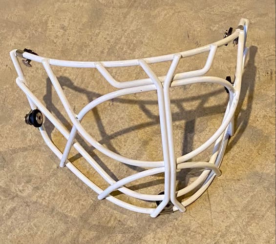 New Senior Vaughn VM 7500 Goalie Mask Cage