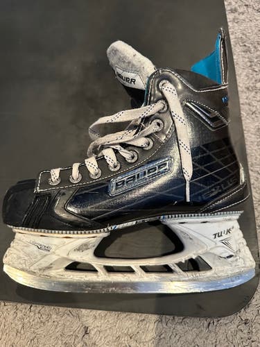 Used Senior Bauer Nexus 8000 Hockey Skates Regular Width 7.5