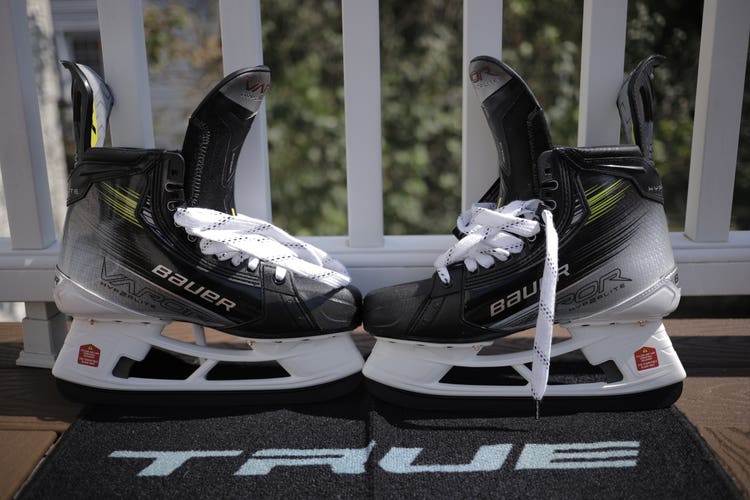 New Senior Bauer Vapor Hyperlite 2 Hockey Skates 10 - Fit 3