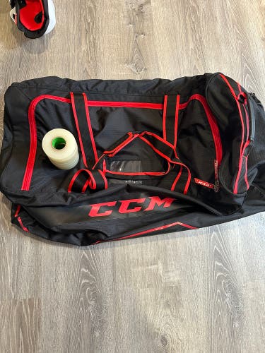 CCM 370 Basic Player Wheel Bag Junior