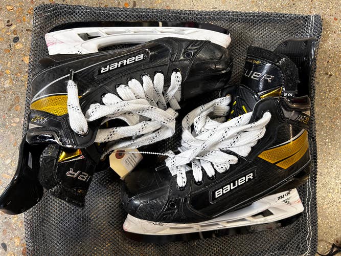 Used Intermediate Bauer Supreme UltraSonic Hockey Skates Size 5.5 Fit 2