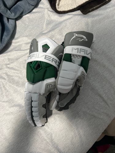 Brand New Le Moyne Lacrosse Gloves