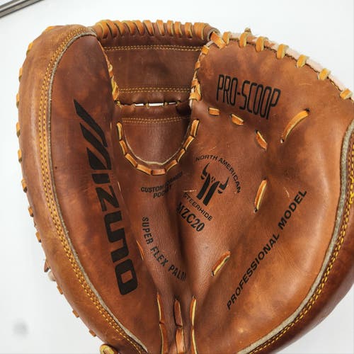 Used Mizuno Right Hand Throw Catcher's Mitt MZC20