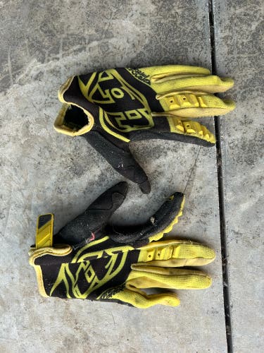 Used Troy Lee Designs Youth Medium Glove