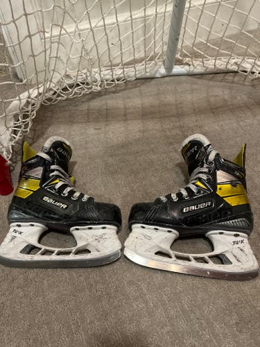 Used Junior Bauer Supreme 3S Hockey Skates Regular Width Size 1.5