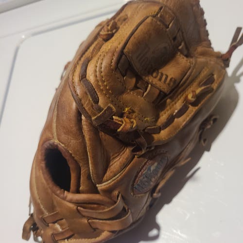 Used Right Hand Throw Nokona AMG-175 Baseball Glove 12"