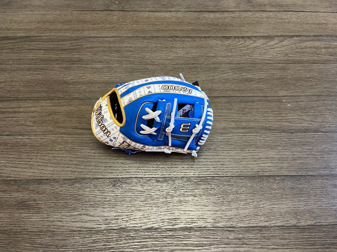 New Wilson A2000 Hanukkah 1975 11.75” I Web