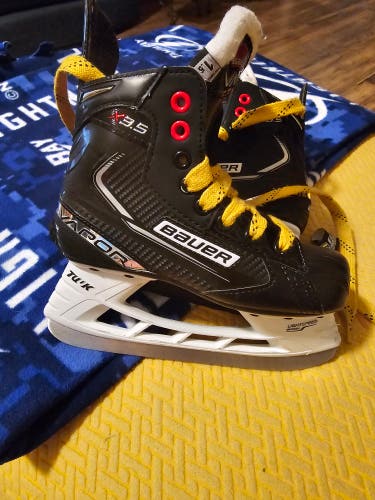 Used Junior Bauer Vapor X3.5 Hockey Skates Size 1.5