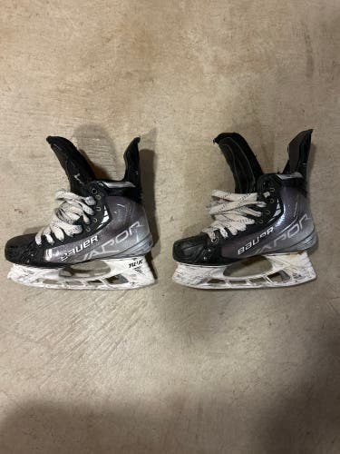 Used Senior Bauer Regular Width  Pro Stock 7 Vapor Hyperlite 2 Hockey Skates