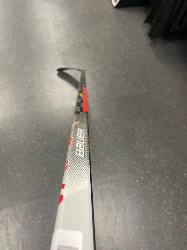 New Senior Bauer Right Handed P28 Vapor Hyperlite Hockey Stick