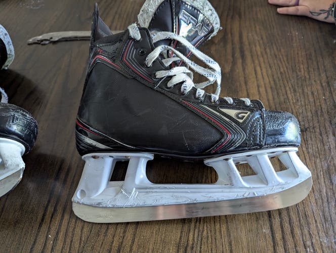 Used Senior Graf PeakSpeed PK4400 Hockey Skates Wide Width 8