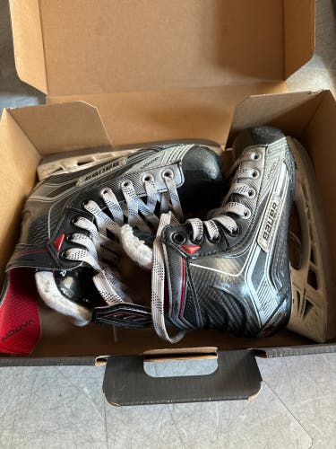 Youth hockey skates