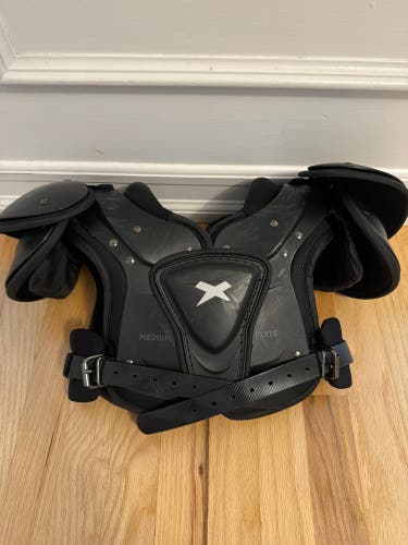 Used Youth Xenith Flyte Shoulder Pads