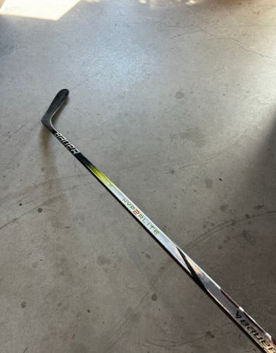 Used Senior Bauer Right Handed P92 Flex 77 Pro Stock Vapor Hyperlite 2 Hockey Stick