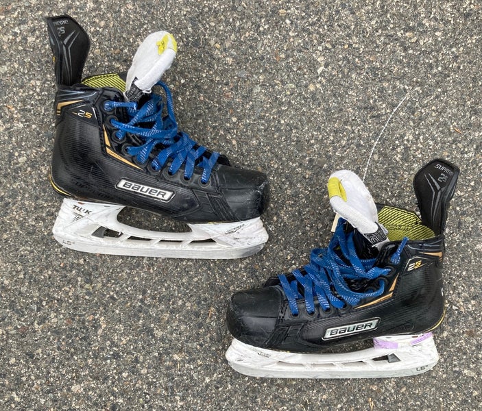 Junior Bauer Supreme 2S Hockey Skates | Size 3.5