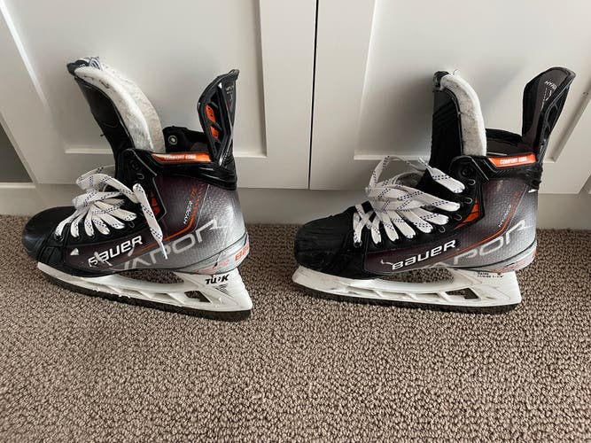 Used Senior Bauer Regular Width Pro Stock 8.5 Vapor Hyperlite Hockey Skates