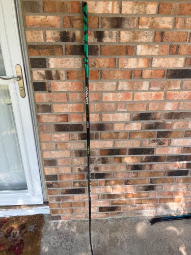 Used Senior Bauer Right Handed PM9  Vapor FlyLite Hockey Stick