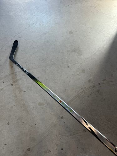 Used Senior Bauer P28 Flex 77 Pro Stock Vapor Hyperlite 2 Hockey Stick